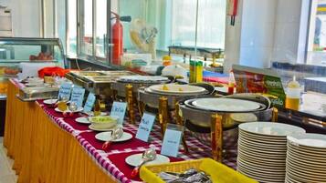 Desayuno buffet diario (OMR 3 por persona)