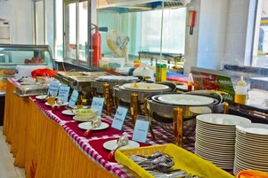 Daily buffet breakfast (OMR 3 per person)