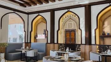 Petit déjeuner buffet (3 OMR par personne)