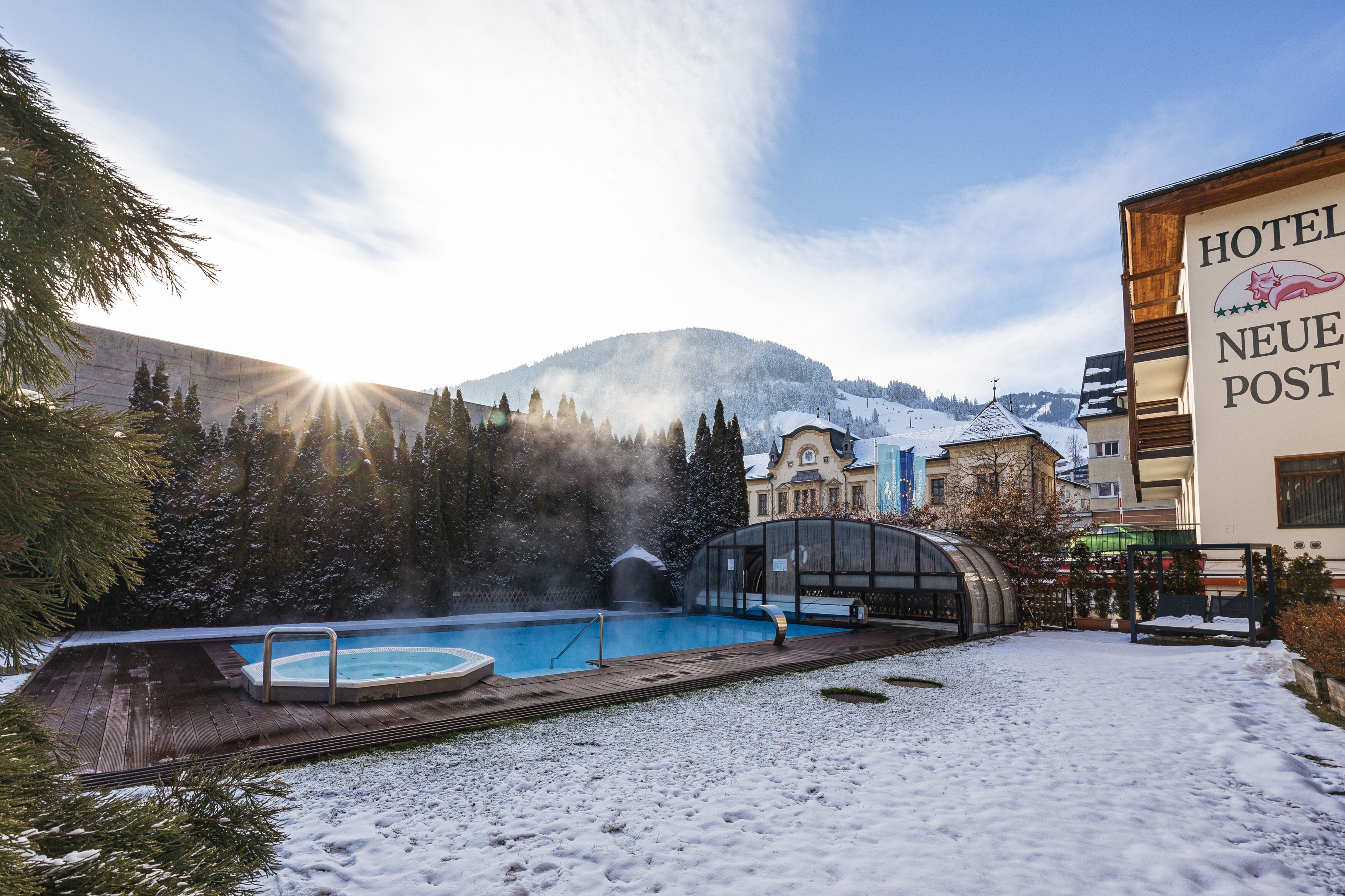 Foto - Upside Down Town Hotel Neue Post
