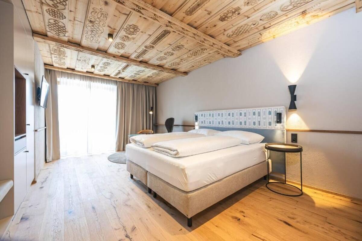 doppelzimmer blue lake mit balkon | 1 bedroom, in-room safe, free wifi, bed sheets