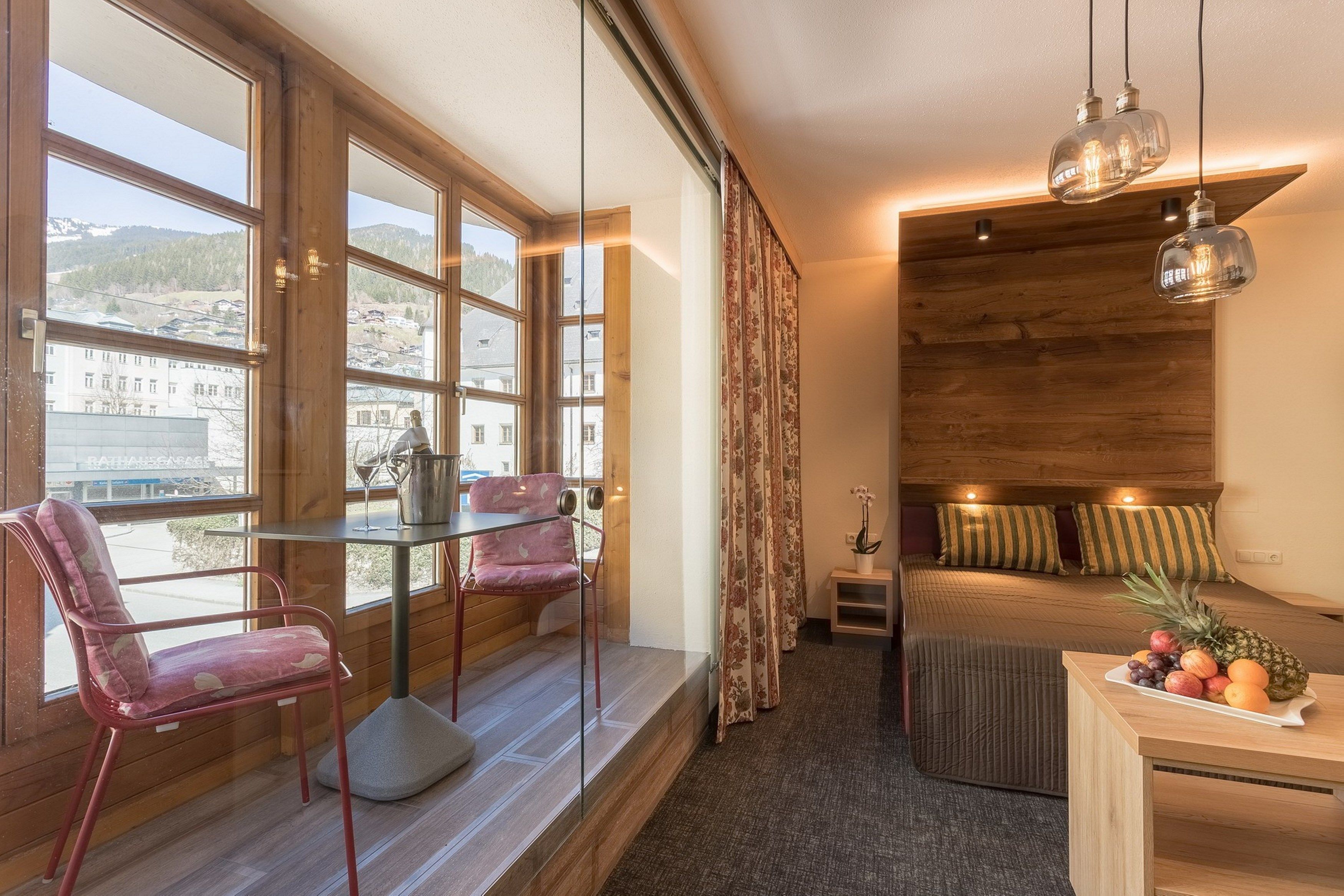 Foto - Upside Down Town Hotel Neue Post