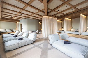 Un sauna, una bañera de hidromasaje, baño turco, tratamientos corporales