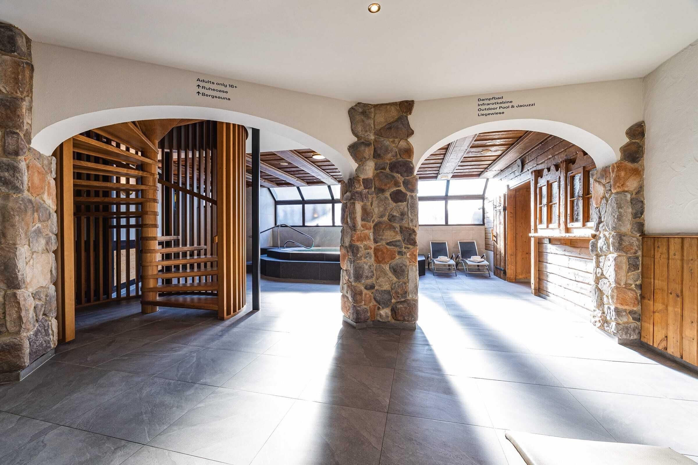 Foto - Upside Down Town Hotel Neue Post