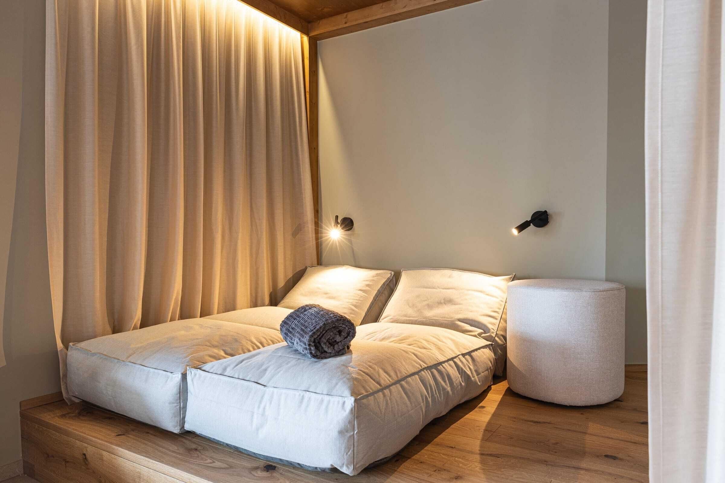 Foto - Upside Down Town Hotel Neue Post