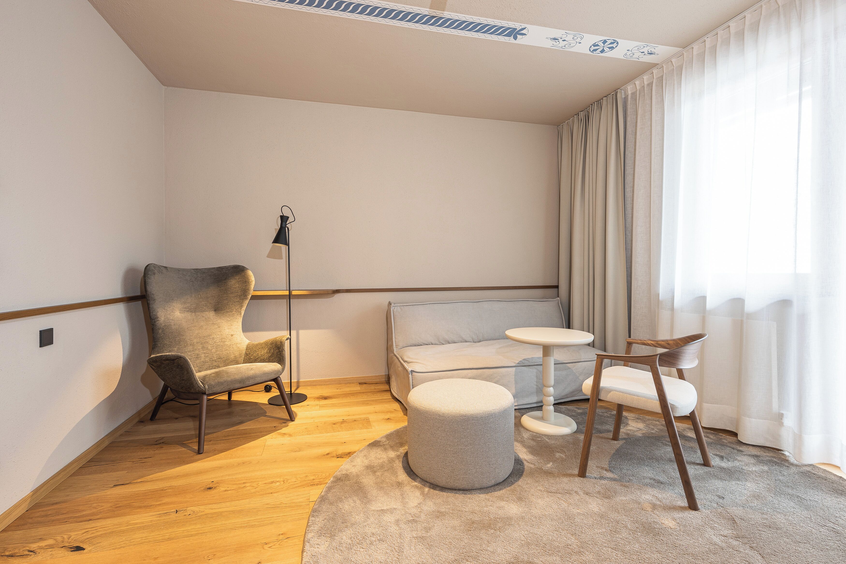 Foto - Upside Down Town Hotel Neue Post