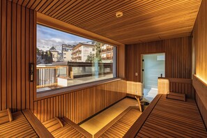三溫暖烤箱、浴缸、蒸氣室、美體療程、熱石按摩、運動按摩
