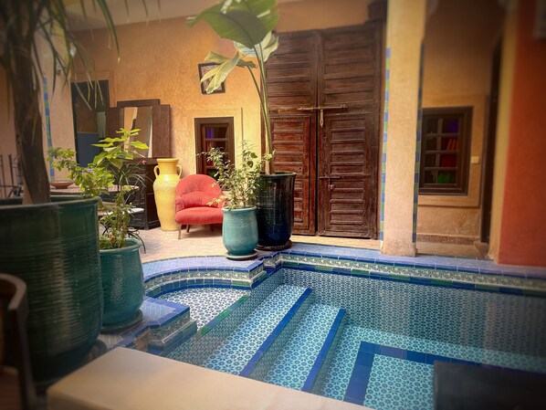 Indoor pool, sun loungers - Riad Lapis-Lazuli (Marrakech)