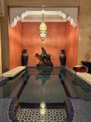 Indoor pool, sun loungers - Riad Lapis-Lazuli (Marrakech)