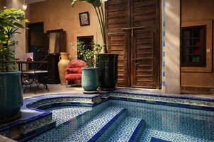 Indoor pool, sun loungers