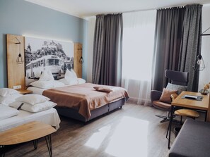 Quadruple Room | Minibar, in-room safe, desk, laptop workspace - Levy's Rooms & Breakfast (Salzburg)