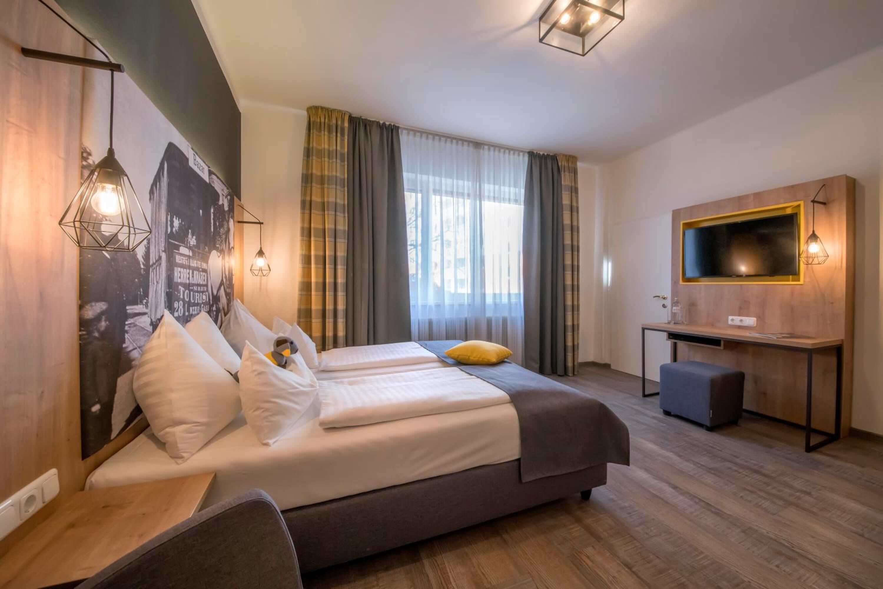 minibar, in-room safe, desk, laptop workspace