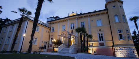 Façade de l’hébergement - soirée/nuit