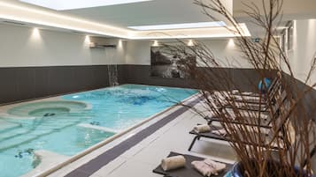 Innenpool, Liegestühle