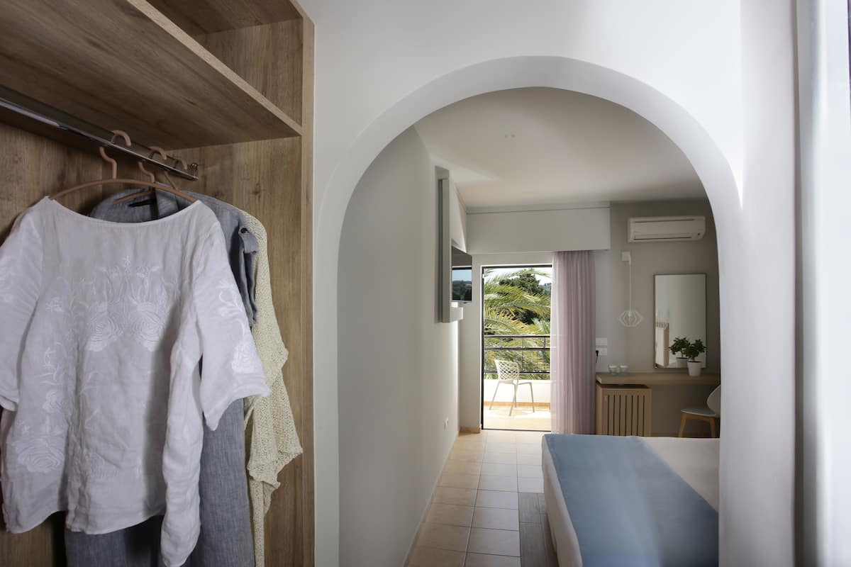Caja de seguridad en la habitación, wifi gratis y ropa de cama