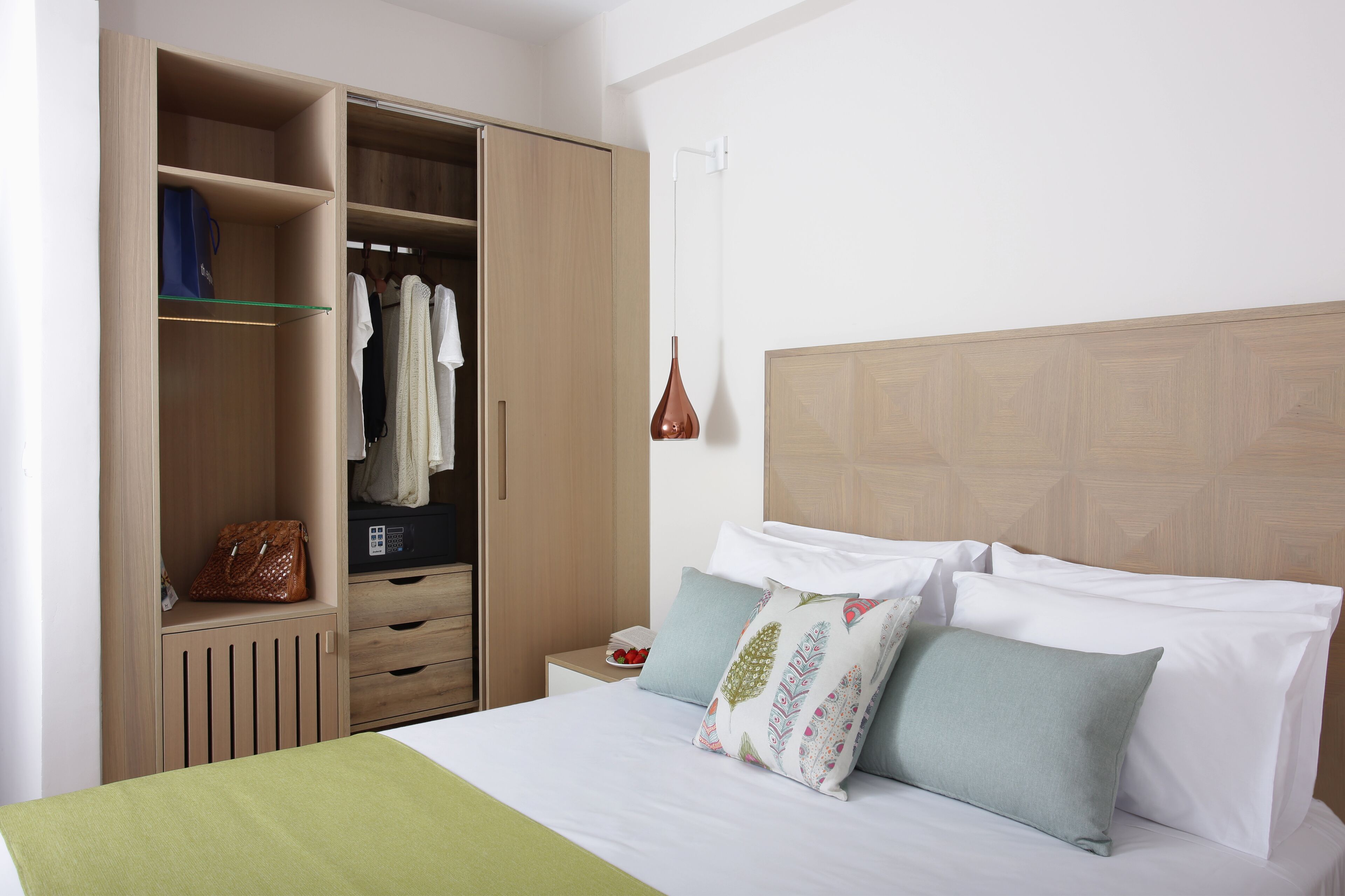 in-room safe, free wifi, bed sheets