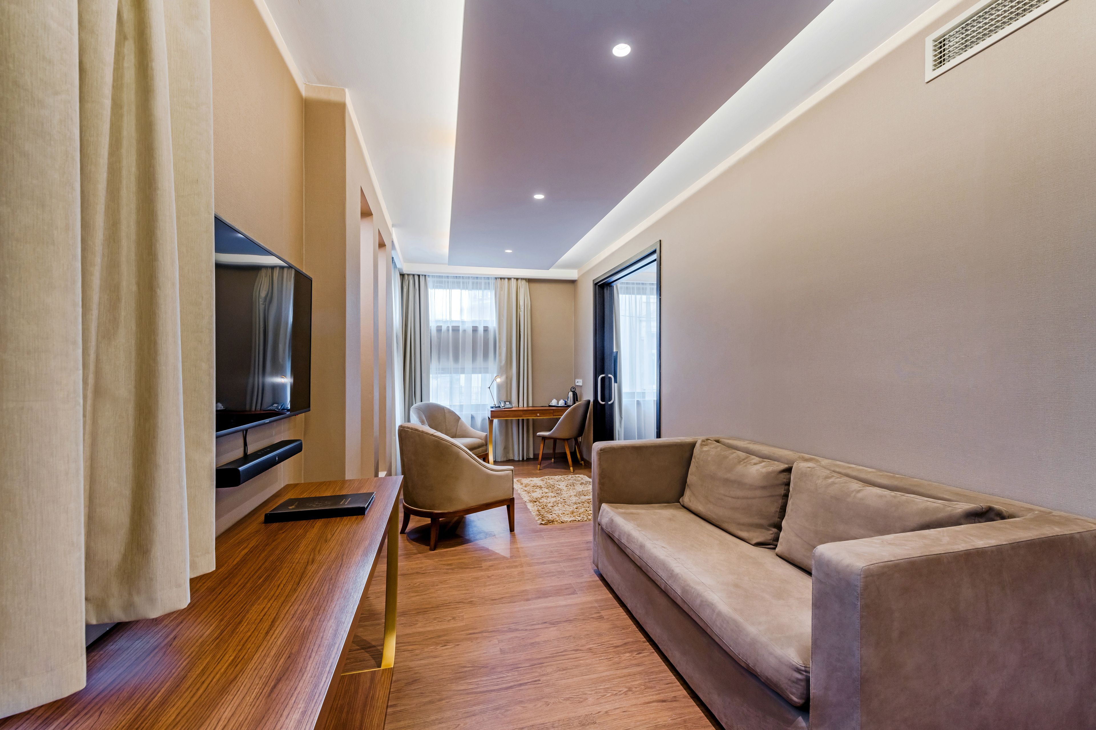 suite | 1 bedroom, minibar, in-room safe, soundproofing