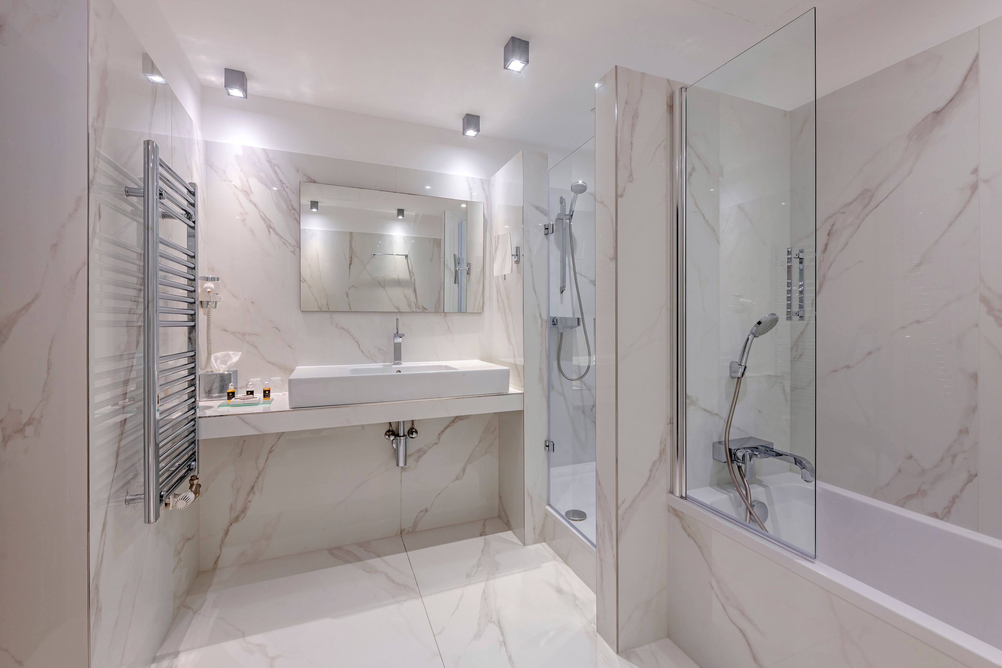suite | bathroom | free toiletries, hair dryer, towels, soap