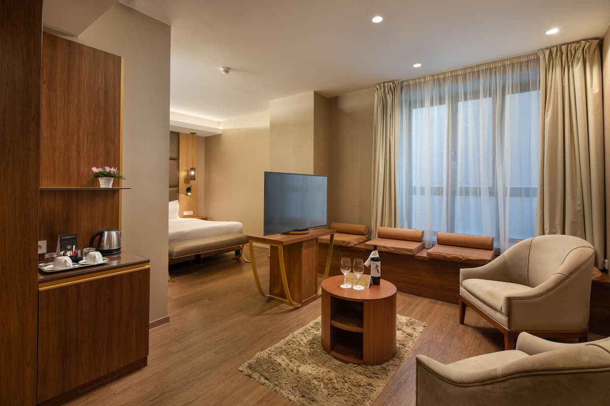 1 bedroom, minibar, in-room safe, desk