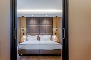 Suite | Minibar, in-room safe, desk, soundproofing - Continental Hotel Budapest (Budapest)