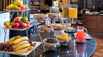 Päivittäinen buffetaamiainen (15 EUR per henkilö)