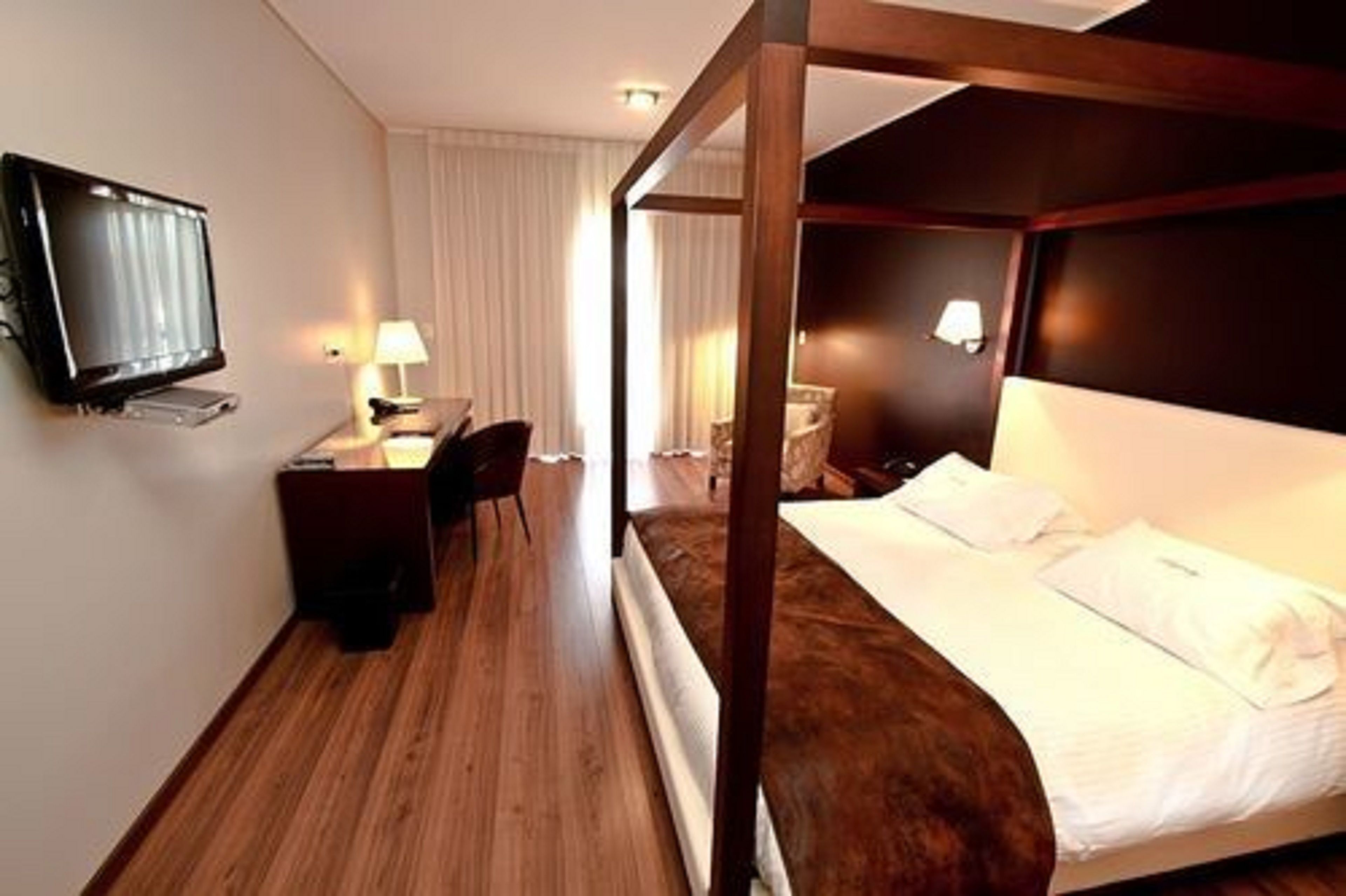 minibar, in-room safe, desk, blackout curtains