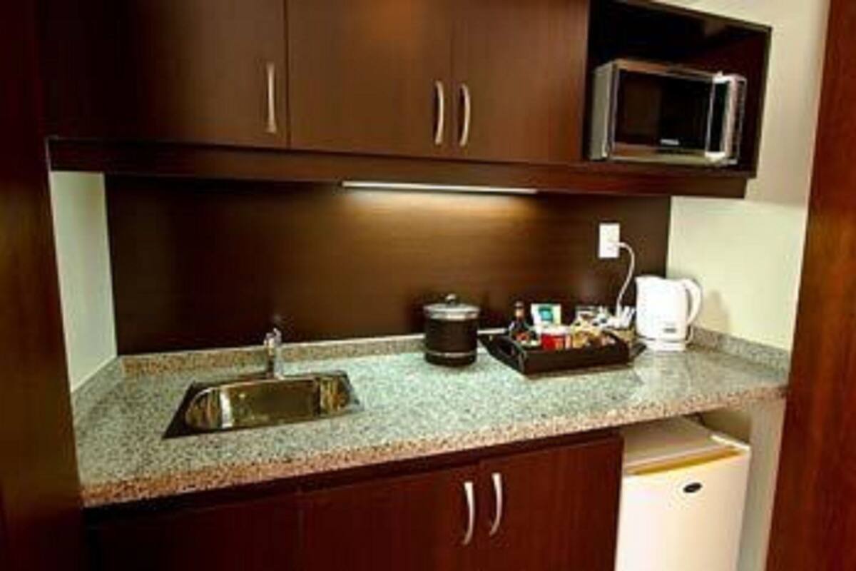 suite | private kitchen | coffee/tea maker