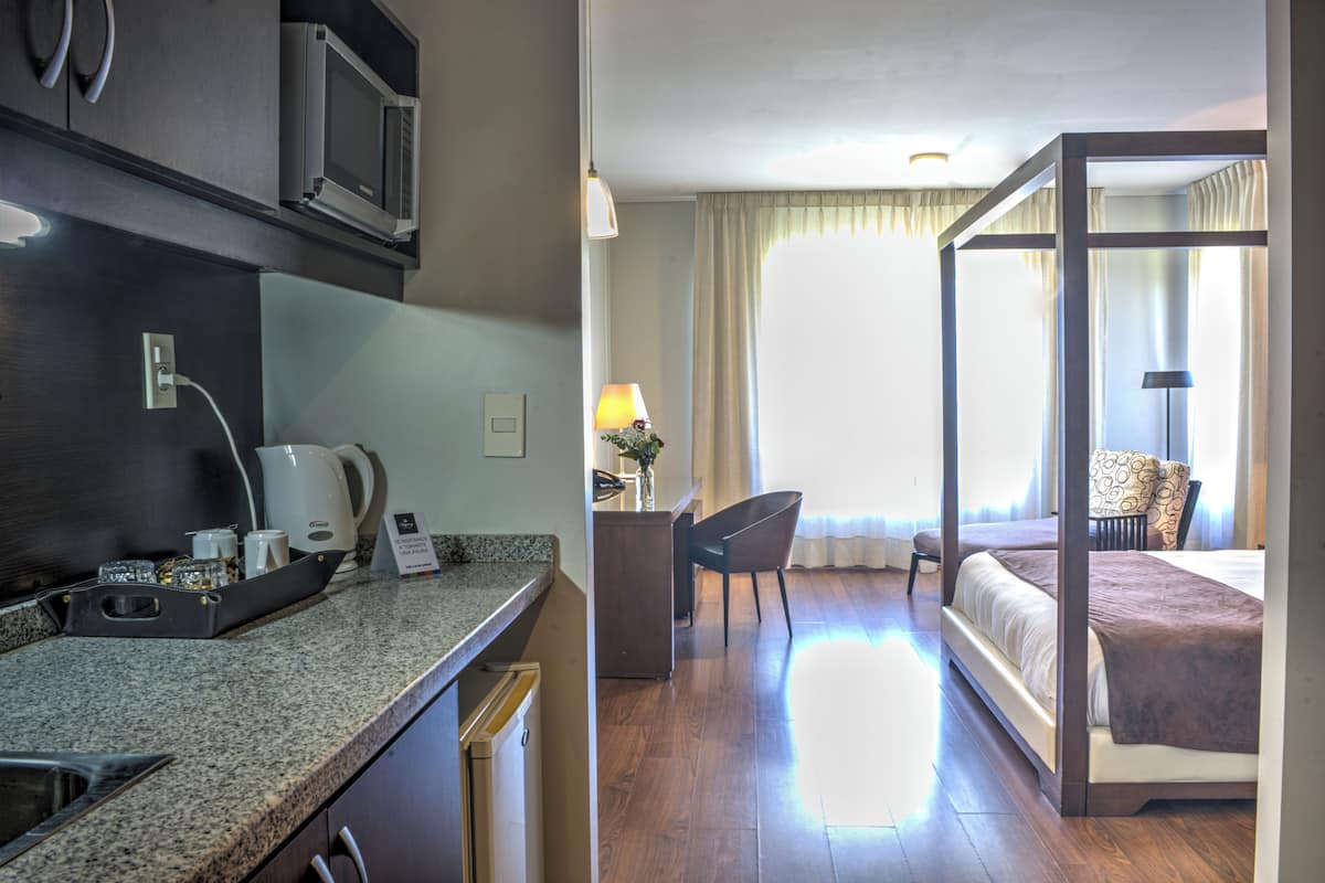 premium room | minibar, in-room safe, desk, blackout curtains