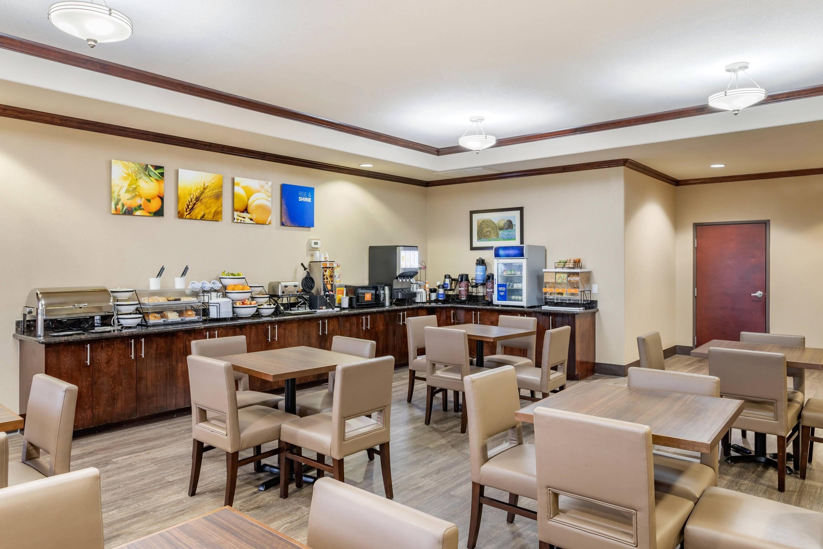 Free daily continental breakfast 