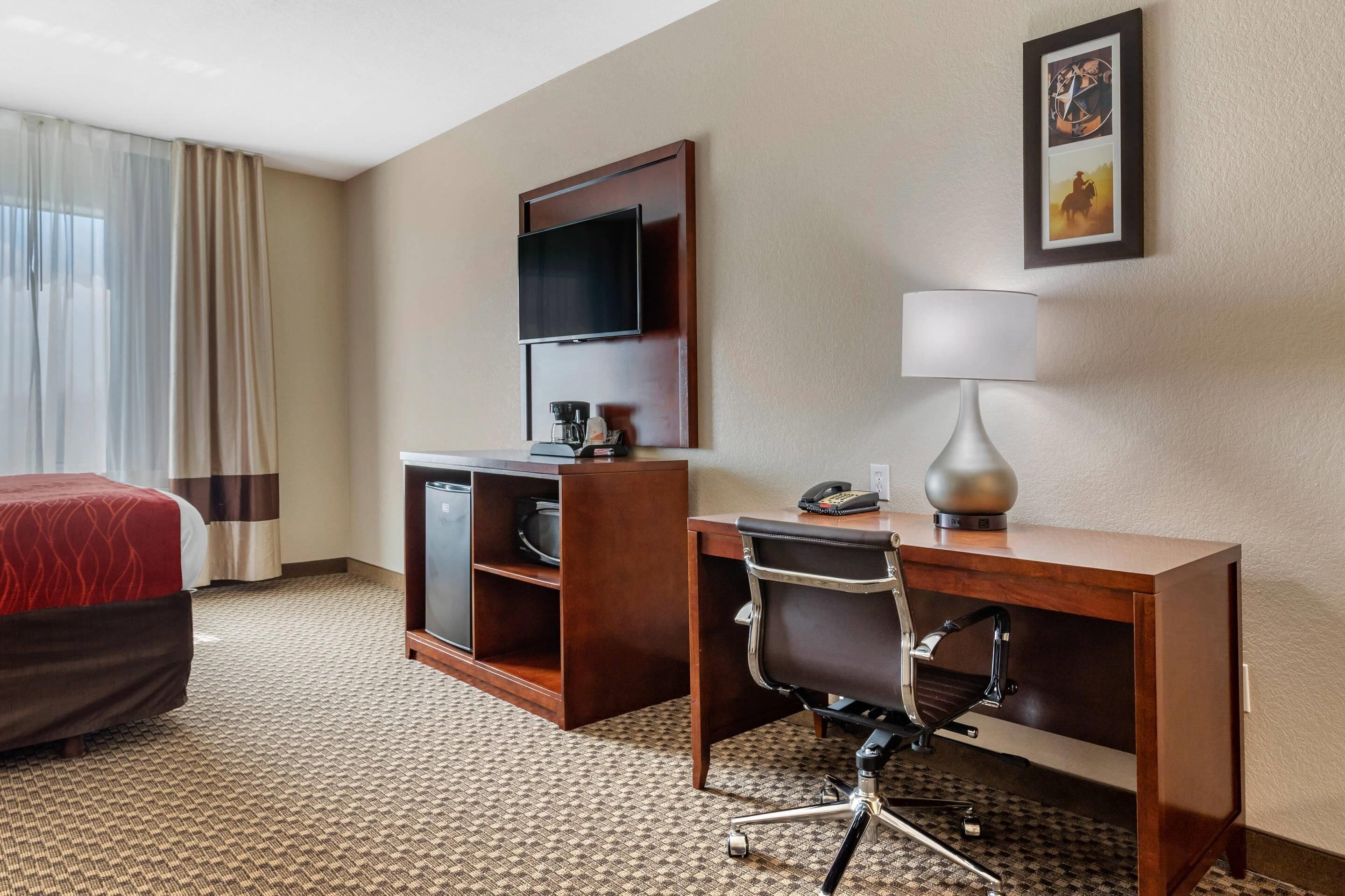 suite, non smoking | premium bedding, desk, blackout curtains, iron/ironing board