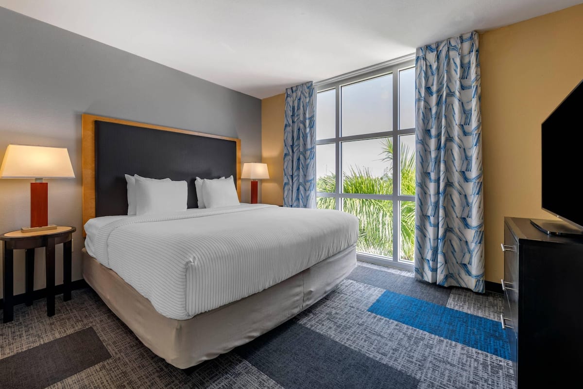 Suite, Berbilang Katil, Non Smoking (2 King Beds, 2 Person) | 1 bilik tidur, peralatan tempat tidur premium, tilam berlapik