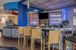 Petit déjeuner, déjeuner et dîner servis sur place