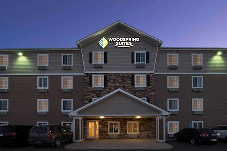 Exterior. WoodSpring Suites Midland