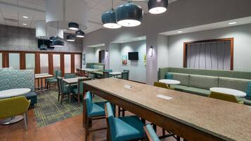 Termasuk sarapan bufet setiap hari