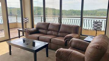 Flachbildfernseher, Kamin