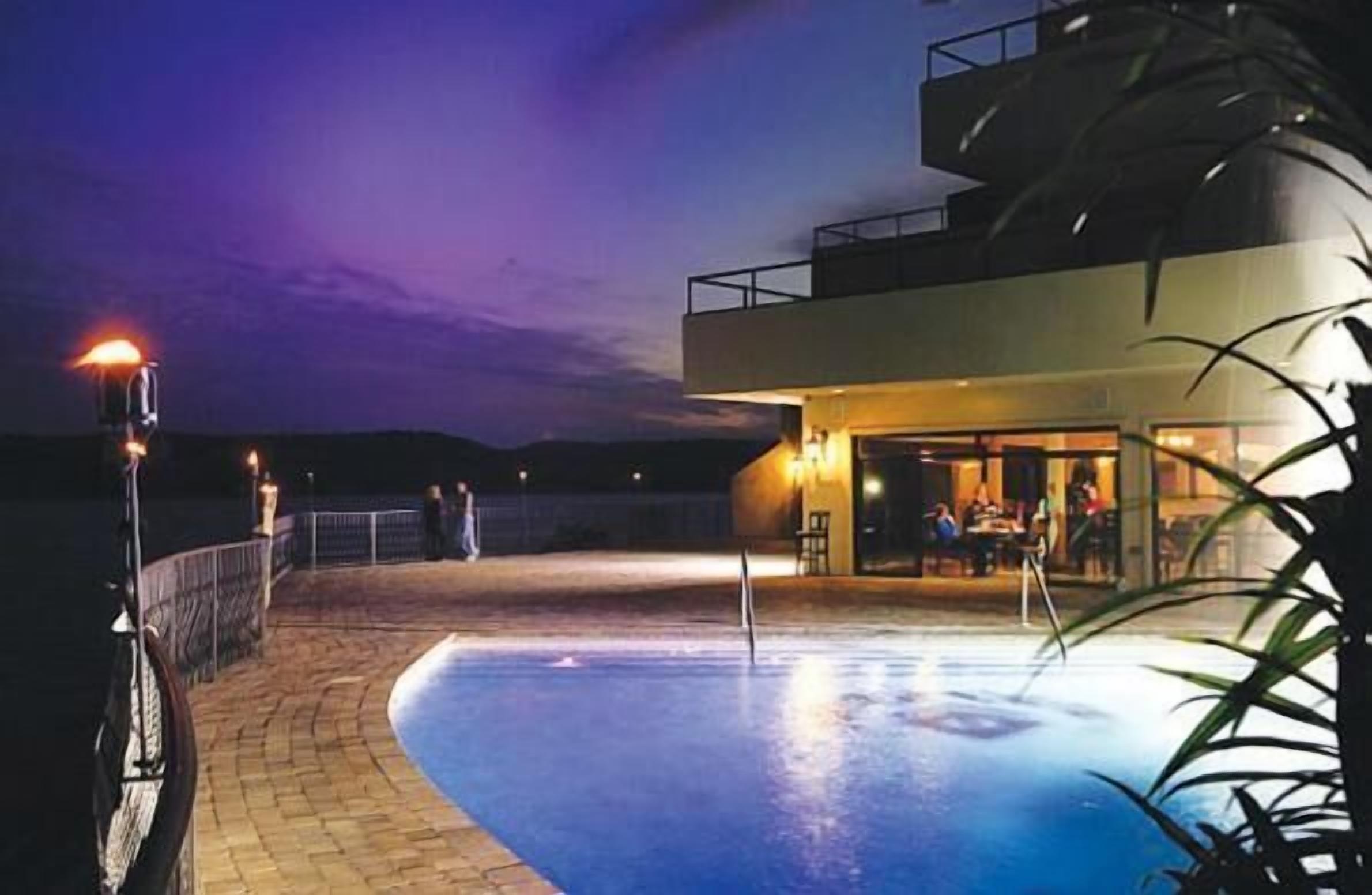 outdoor pool, open 8:00 am to 10:00 pm, free pool cabanas