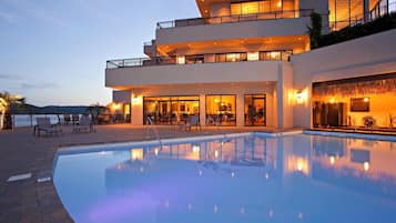 Außenpool, geöffnet von 08:00 Uhr bis 22:00 Uhr, Cabañas (kostenlos)