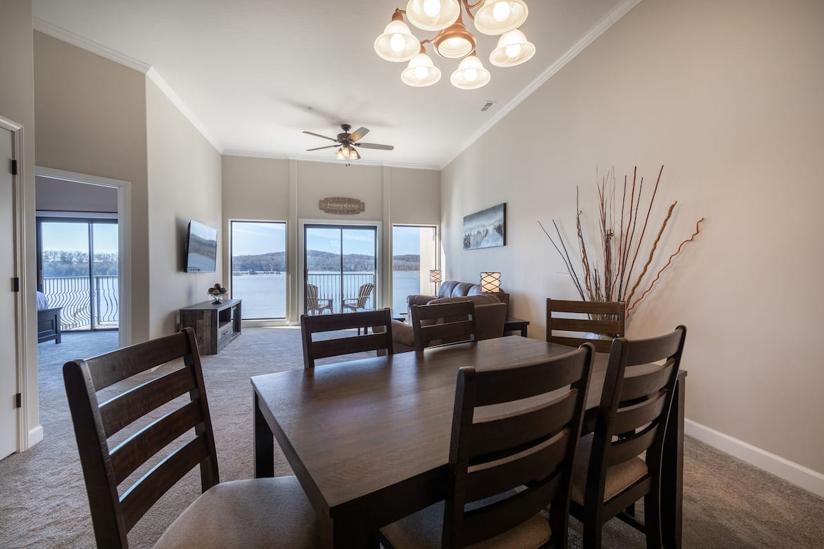Appart'hôtel Deluxe, 2 chambres, cuisine, vue lac | Coin séjour