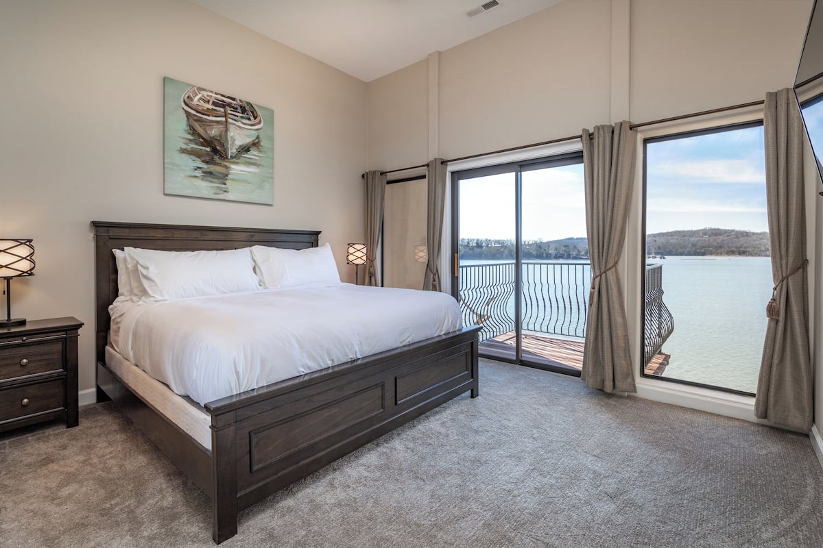 2 bedrooms, premium bedding, down comforters, pillowtop beds