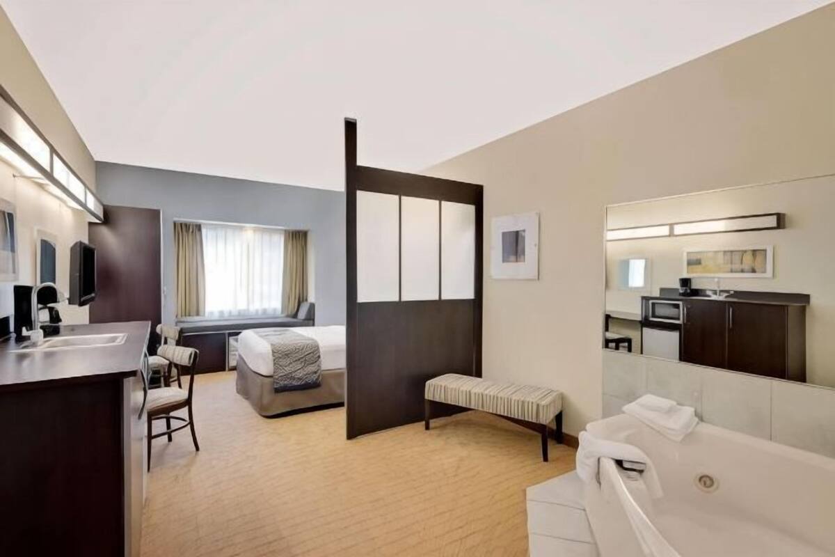 Ylelliset vuodevaatteet, pillowtop-patjalliset sängyt