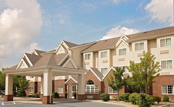 Exterior - Microtel Inn & Suites by Wyndham Geneva (Geneva)