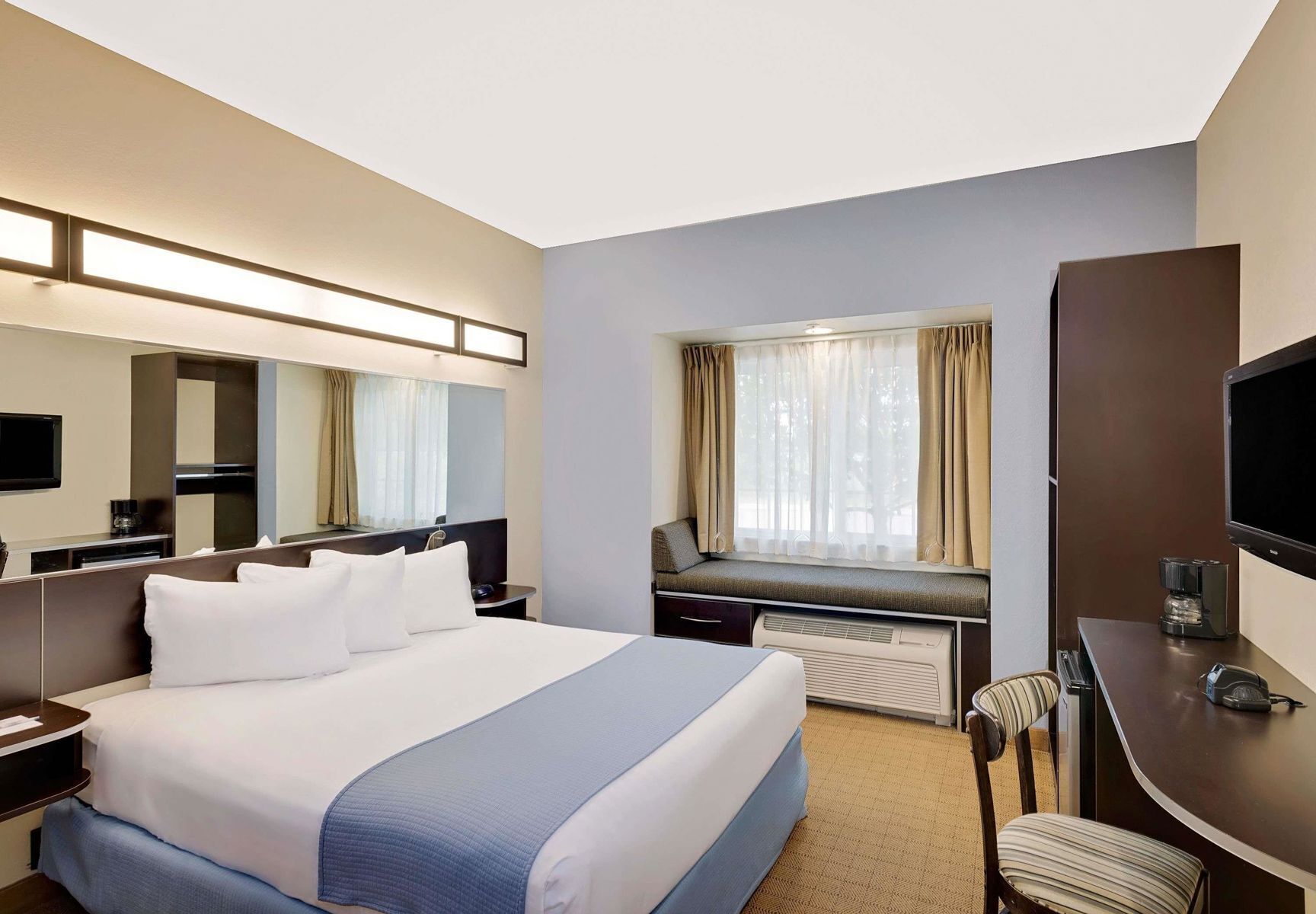 Premium bedding, pillow-top beds, in-room safe, desk