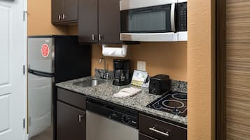 Fridge, microwave, stovetop, dishwasher