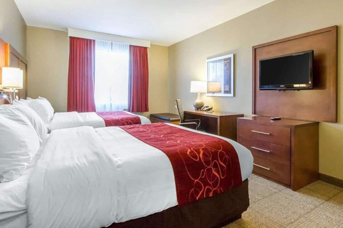 Desk, laptop workspace, iron/ironing board, free WiFi