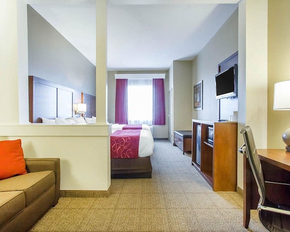 Desk, laptop workspace, iron/ironing board, free WiFi