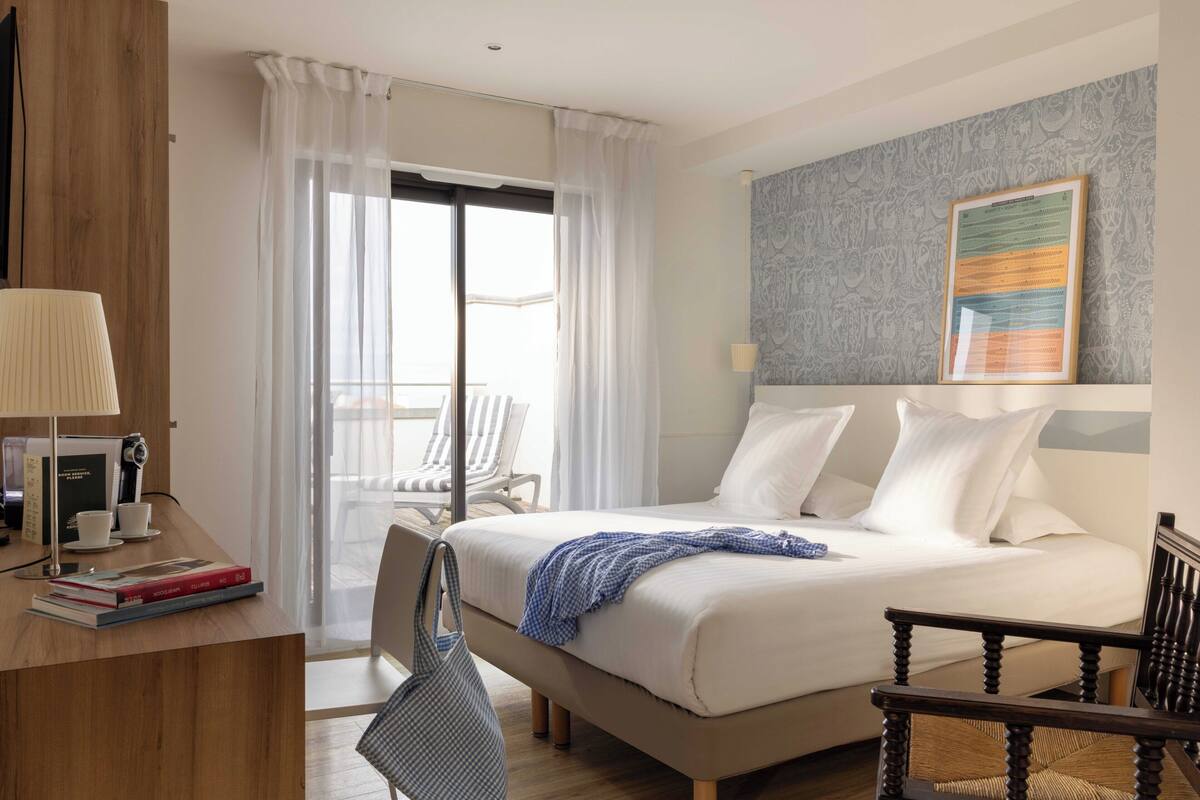 Premium bedding, Select Comfort beds, in-room safe, desk
