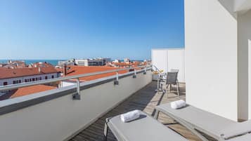 Deluxe Room | Terrace/patio