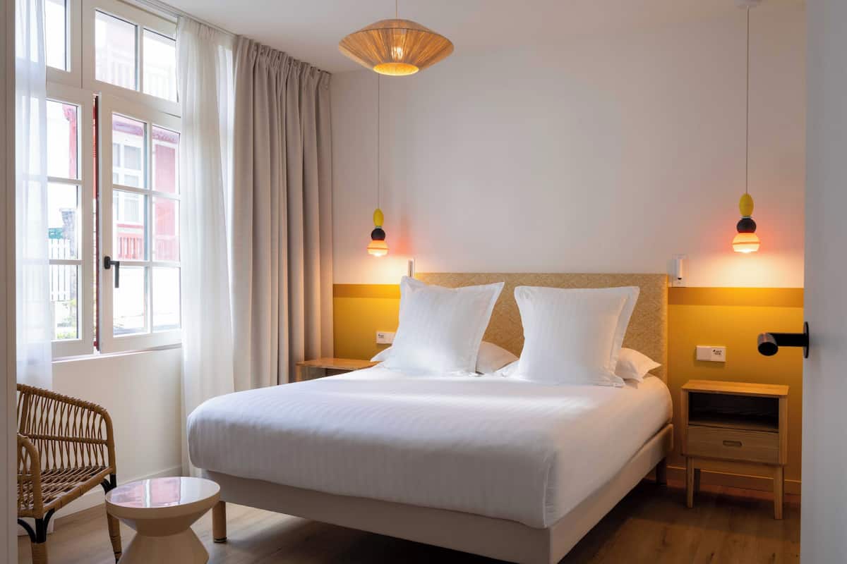 Classic Apartment | Premium bedding, Select Comfort beds, in-room safe, desk
