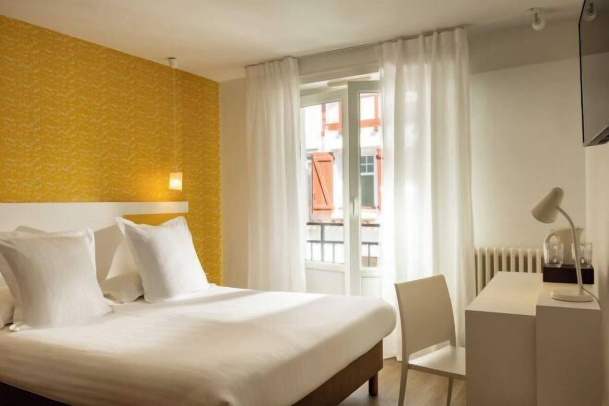 Premium bedding, Select Comfort beds, in-room safe, desk