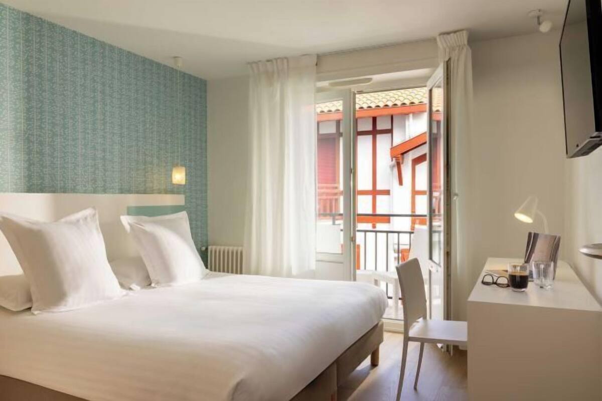 Premium bedding, Select Comfort beds, in-room safe, desk
